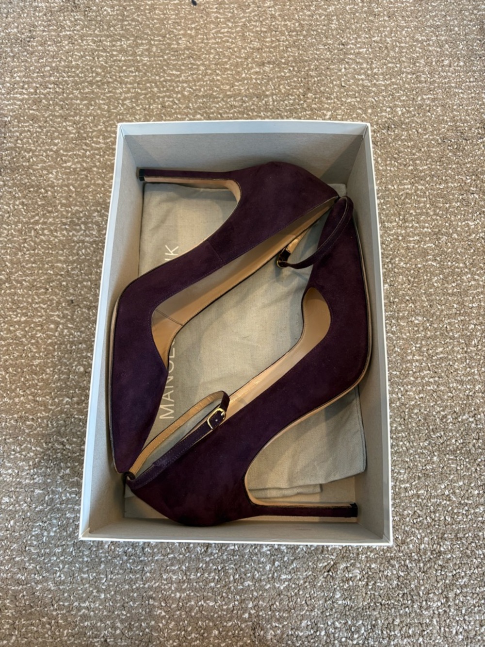 Manolo Blahnik BB pump with strap. Size 40. Purple suede.